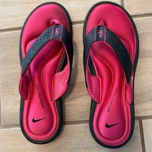 Nike memory foam flip flops